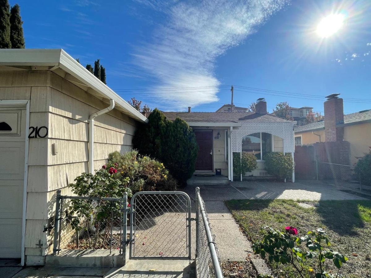 LOVELY SINGLE-FAMILY HOUSE NEAR GREAT MALL, TESLA, HEART OF SILICON VALLEY,  LEVI STADIUM MILPITAS, CA (United States) | BOOKED